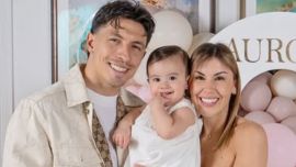 La tierna foto de Aurora, la hija de Lisandro Martínez rumbo al estadio junto a su mamá Muri López Benítez