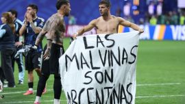 Estados Unidos respaldó a los futbolistas argentinos que mostraron la bandera de las Islas Malvinas