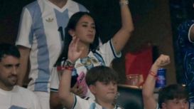 El video viral de Antonela Roccuzzo saltando al ritmo de la hinchada argentina: "El que no salta es un inglés"