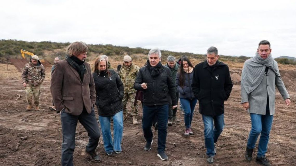 Llaryora recorrió Loma del Torito y ratificó el acompañamiento a la búsqueda de personas desaparecidas