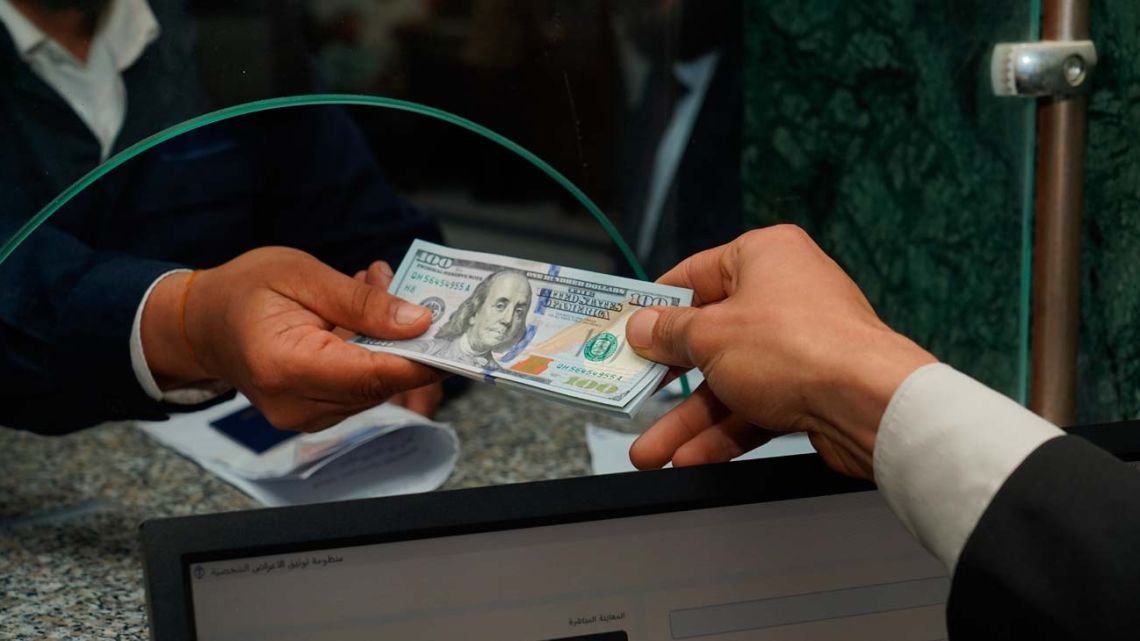 El dólar encontró un respiro, pero los analistas advierten que la calma podría durar poco