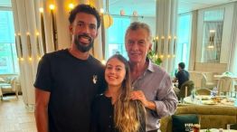 Mauricio Macrio con su hija Antonia Macri y Vozinha, arquero de Cabo Verde