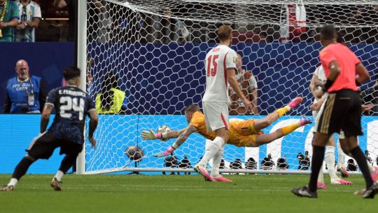 Irrepressible Argentina produce the goods in epic win over England