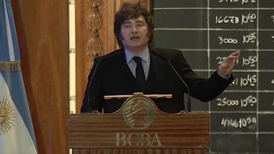 Javier Milei en la Bolsa de Comercio: “Históricamente, los distintos gobiernos se han dedicado a robarle a los argentinos”