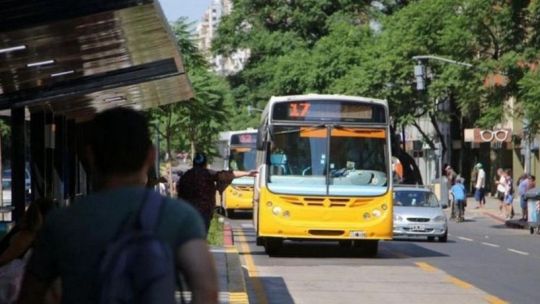 Tras los incidentes por los festejos en el Patio Olmos, evalúan suspender el transporte urbano después de la final del Mundial