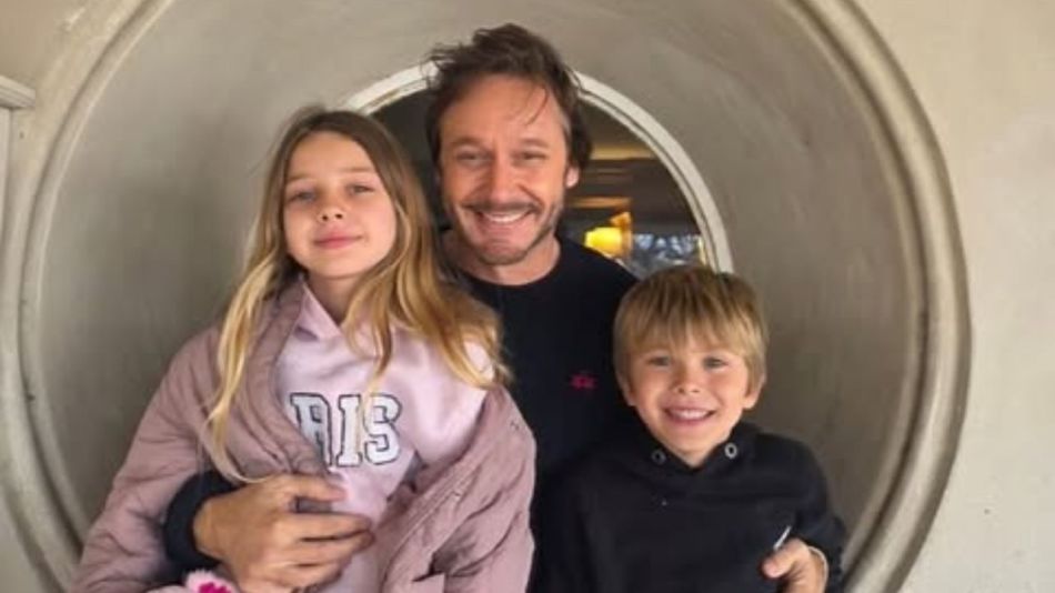 Benjamín Vicuña junto a Magnolia y Amancio