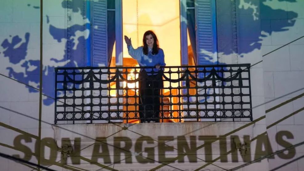 Cristina Kirchner en el balcón 16072026