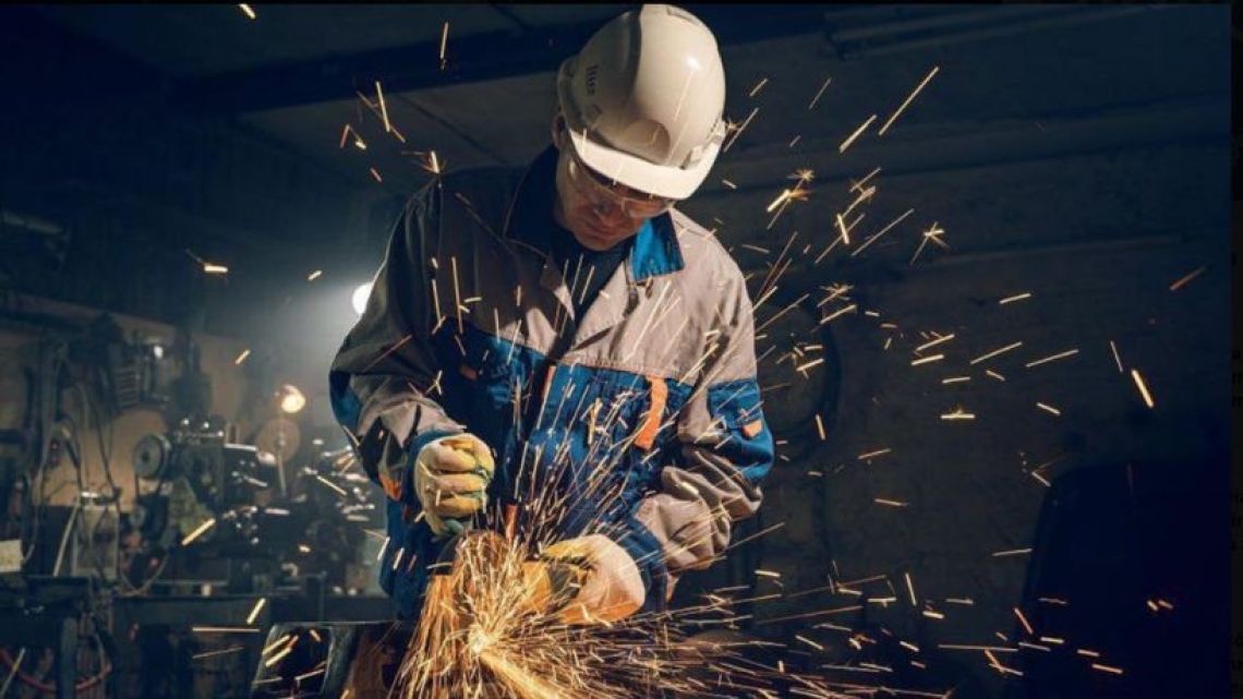 Comercio, industria y construcción: los sectores más golpeados por la sangría de empresas y empleo