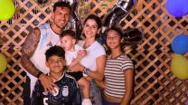 Gio, el hijo de Leandro Paredes y Camila Galante, vende las cremas de su mamá: "Listo ma ¿y el regalo?"