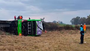 Volcó un micro desde un puente en Ruta Nacional 7 17072026