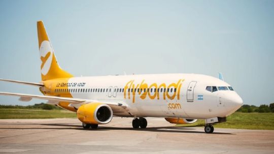 Tras dos semanas de parálisis, Flybondi volvió a operar en Corrientes pero advierten que la normalización será compleja