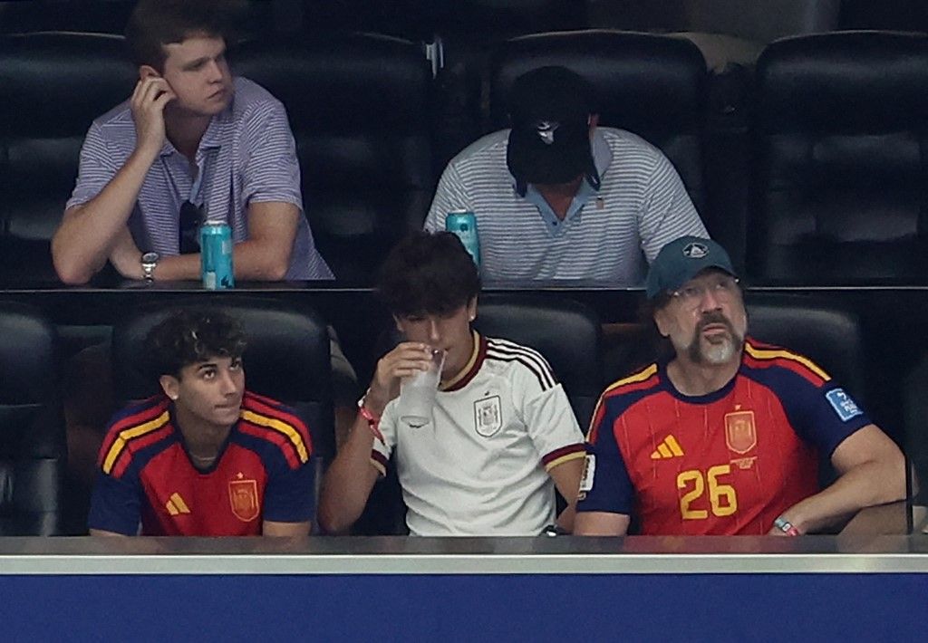 Javier Bardem viendo España-Bélgica.