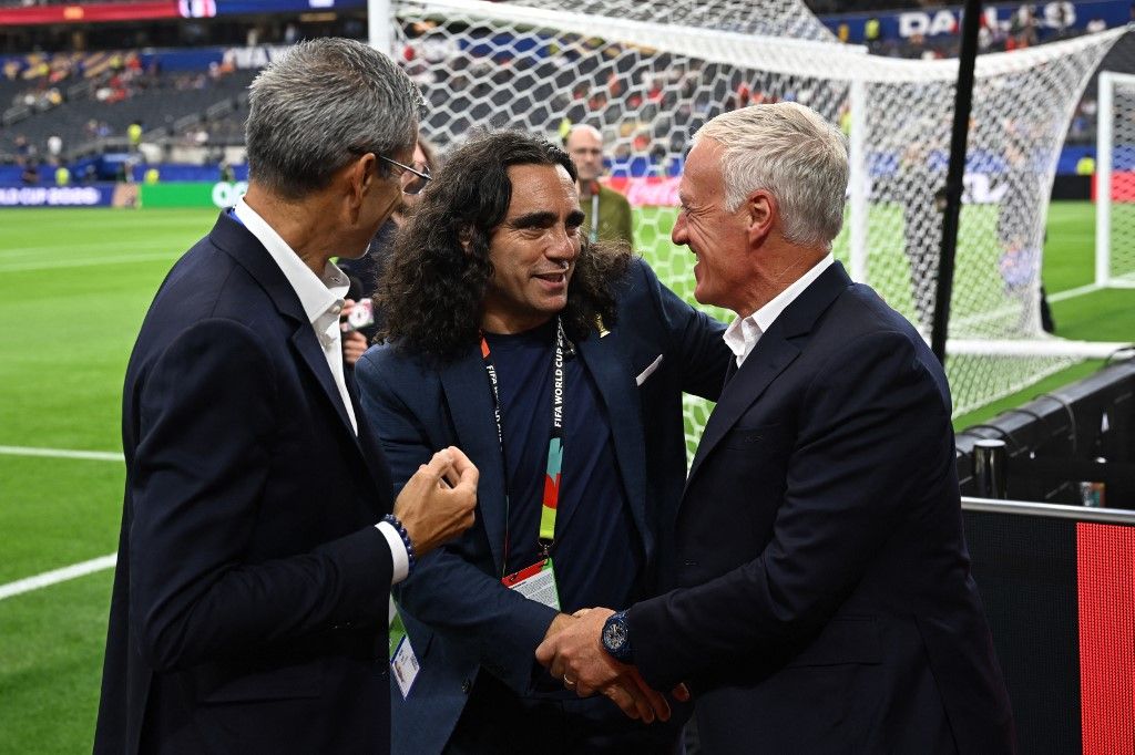 Juan Pablo Sorín y el DT francés Didier Deschamps.