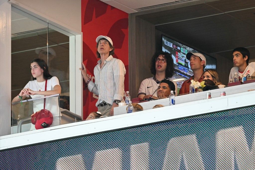 Mick Jagger y sus hijos Lucas y James.