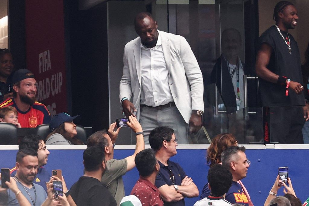 Usain Bolt en la platea del partido España-Francia.