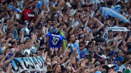 Hinchas argentinos en las tribunas
