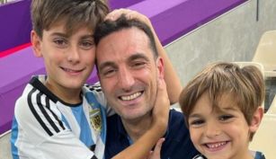 Lionel Scaloni junto a sus hijos Ian y Noha