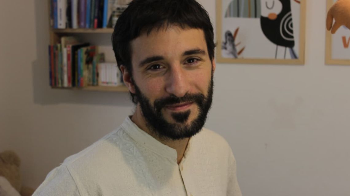 Santiago Morales: La escuela debería declararse como zona libre de celulares