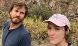 Así es el living de Cande Vetrano y Andrés Gil: Baldosa vintage, perchero en forma de flor y un sector especial para su mascota