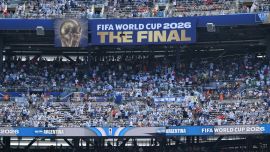 Paranoia o mano negra: las arengas de Messi y Dibu disparan las dudas de los hinchas argentinos