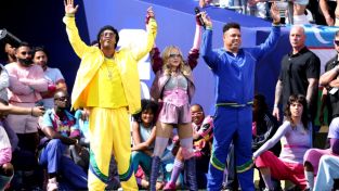 Ronaldinho, Madonna y Ronaldo actúan durante el espectáculo de medio tiempo de Topps en la final de la Copa Mundial de la FIFA 2026 entre España y Argentina