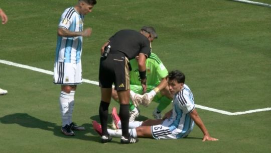 Duro golpe para la Selección Argentina: Lisandro Martínez se retiró lesionado de la final ante España