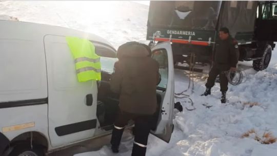 Temporal de nieve en Mendoza: rescataron a 23 personas atrapadas en alta montaña
