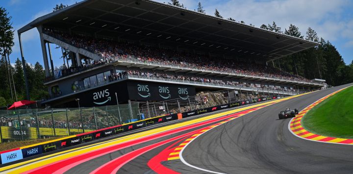 El piloto italiano de Mercedes, Kimi Antonelli, compite durante el Gran Premio de Bélgica de Fórmula 1 en el circuito de Spa-Francorchamps, en Spa.