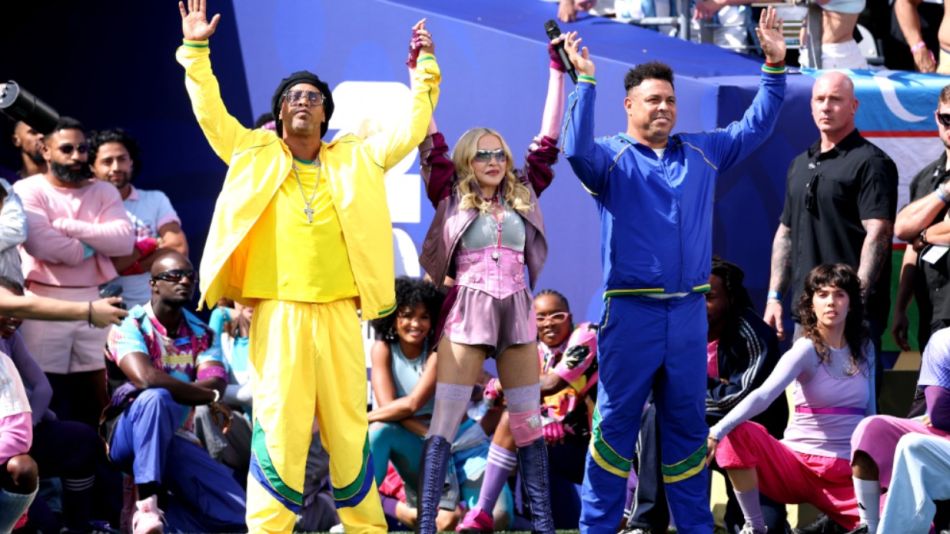 Ronaldinho, Madonna y Ronaldo actúan durante el espectáculo de medio tiempo de Topps en la final de la Copa Mundial de la FIFA 2026 entre España y Argentina
