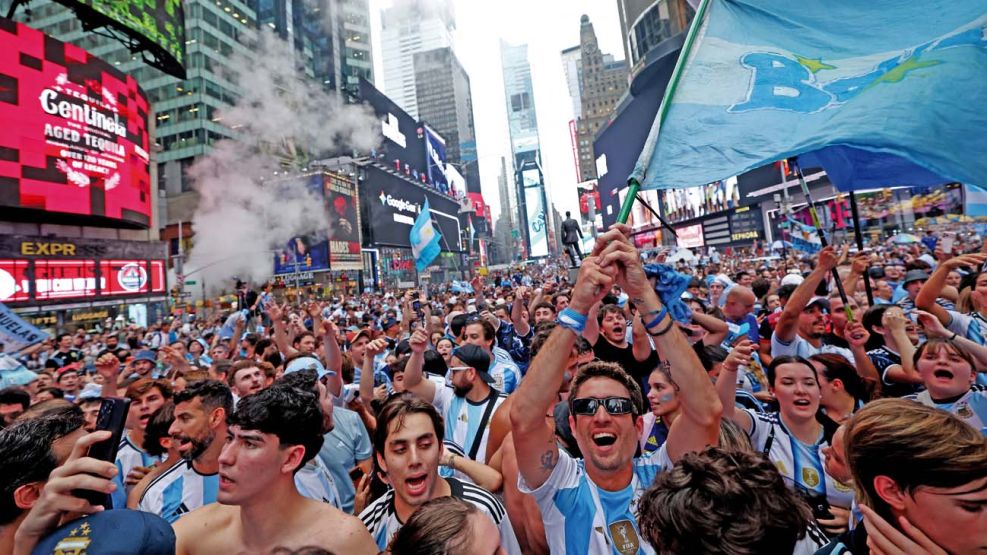 Euforia argentina en Times Square.