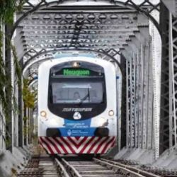 La vuelta a pleno del tren representa un alivio económico indispensable frente al complejo colapso vehicular de la Ruta Nacional 22.