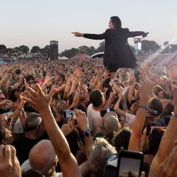 El cantante australiano Nick Cave actúa durante el segundo día de la 34ª edición del festival de música "Les Vieilles Charrues" en Carhaix-Plouguer, al oeste de Francia. | Foto:FRED TANNEAU / AFP