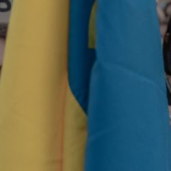 Manifestantes participan en una protesta contra la decisión del presidente de Ucrania de destituir al ministro de Defensa, Mykhailo Fedorov, y exigen la destitución del jefe del ejército ucraniano, Oleksandr Syrskyi. La protesta tuvo lugar en Kiev, en medio de la invasión rusa de Ucrania. Varias ciudades ucranianas protagonizaron grandes protestas contra la destitución del popular ministro de Defensa, Fedorov, quien había sido nombrado seis meses antes para digitalizar y modernizar un ejército exhausto tras cuatro años de lucha contra la invasión rusa. | Foto:ROMAN PILIPEY / AFP