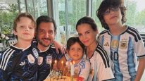 Sabrina Garciarena con Germán Paoloski y sus tres hijos