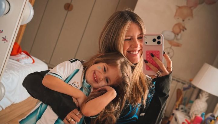 Stephanie Demner festejó el cumpleaños de su hija, Arianna: merienda rodeada de princesas y un tren en medio del living