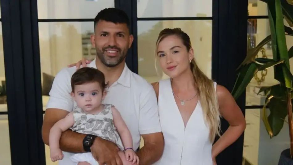 Kun Agüero y Solfía Calzetti junto a su hija Olivia Agüero
