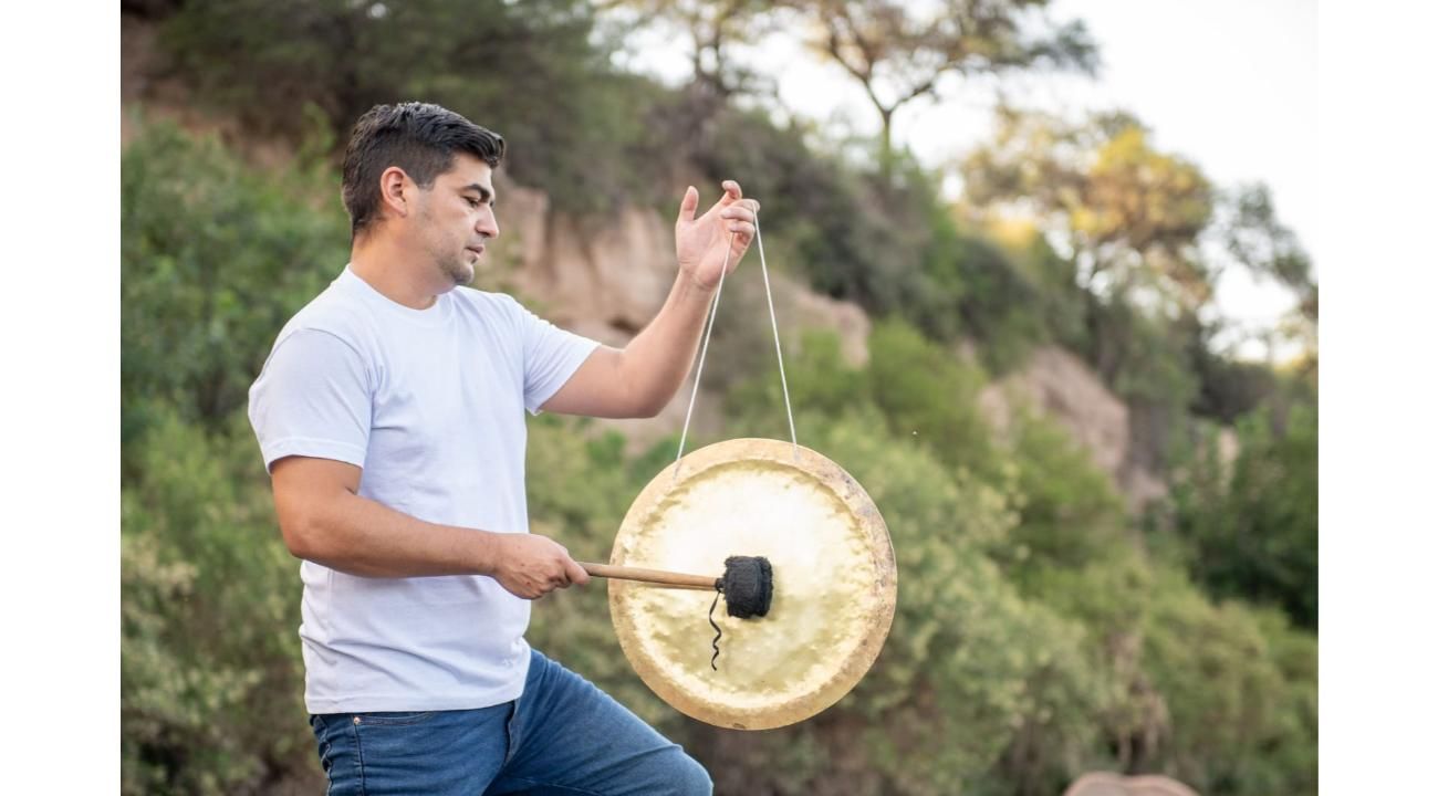 Ecos de la Luna: Cómo el fuego, la música y el bronce convergieron en la creación de cuencos tibetanos