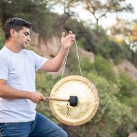 Ecos de la Luna: Cómo el fuego, la música y el bronce convergieron en la creación de cuencos tibetanos