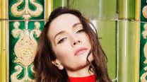 Natalia Oreiro mostró cómo elevar el estilo folk chic con un accesorio vibrante