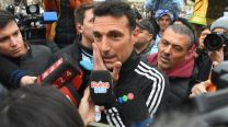 Las gambetas de Scaloni para no hablar de su continuidad y de la bandera malvinense
