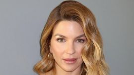 Cargo denim y tapado de piel: Marcela Kloosterboer sale de lo tradicional con una combinación fashionista