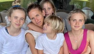 Carola del Bianco y sus hijos Maia, Elisa, Isabel y Paquito