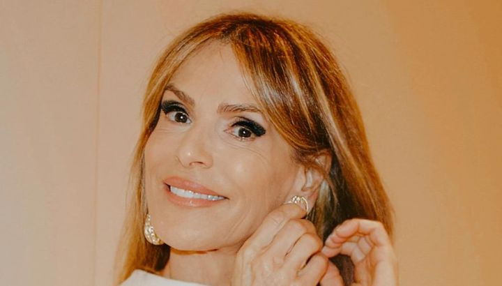 Entramos al piso de lujo de Rossella Della Giovampaola: alfombras, muebles de estilo y detalles curiosos
