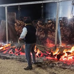 Asado gratis en el aniversario de General Alvear.