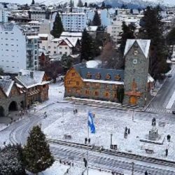 Bariloche amaneció cubierta de blanco.