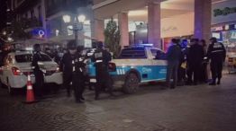 Muerte y misterio: encuentran a un turista sin vida en la calle.