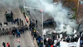 Mañana de tensión en los accesos a CABA: los manifestantes hicieron cortes y estuvieron cara a cara con la Policía