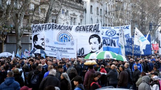 Jueves de protestas contra el Gobierno: marchas por el endeudamiento familiar y la crisis de las pymes