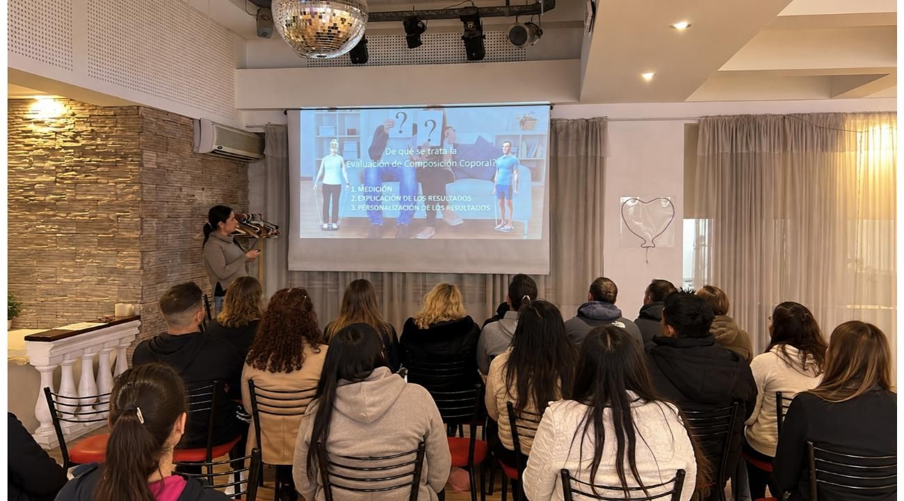 ADRIANA RIVADENEIRA, Coach de bienestar