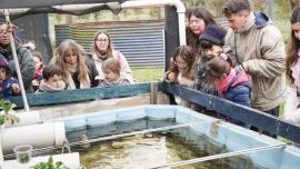 La iniciativa, organizada junto con la Secretaría de Turismo, contempla visitas guiadas en las que los asistentes pueden recorrer las instalaciones y descubrir el trabajo diario que realiza el personal técnico.